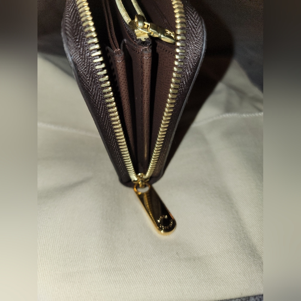 **SOLD**Authentic* Louis Vuitton Zippy Wallet - Picture 8 of 12